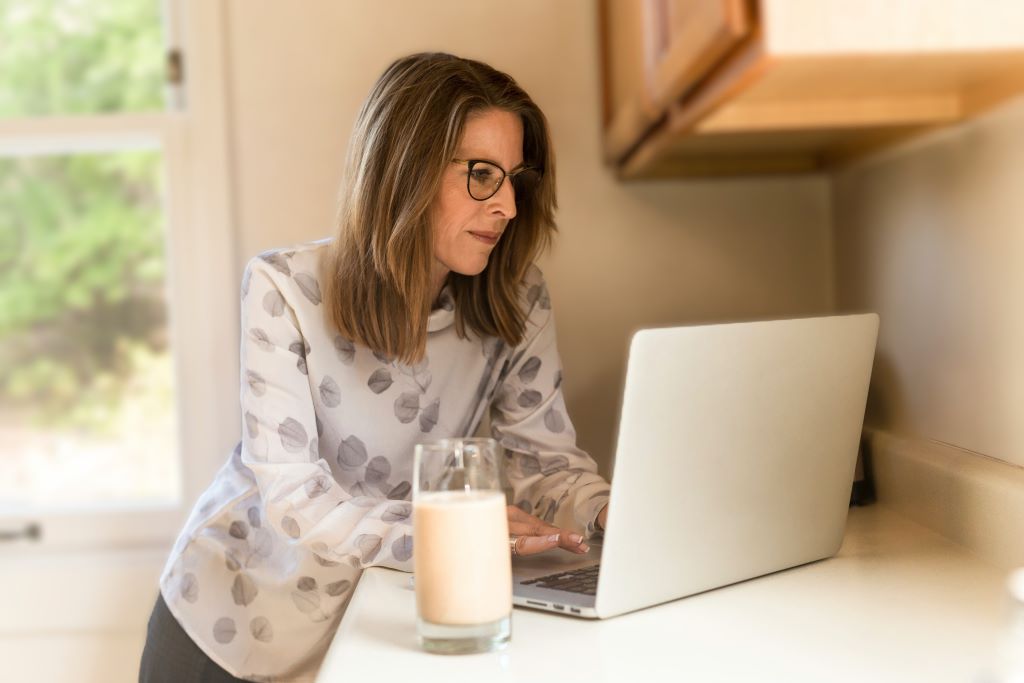 women learning the skills to earn online after 50